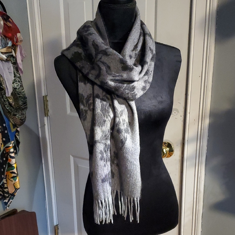 Sutton Studio Gray Patterned Scarf - image 1
